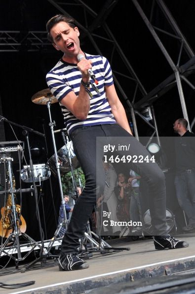 146492244-mika-performs-on-stage-during-day-3-of-the-gettyimages.jpg