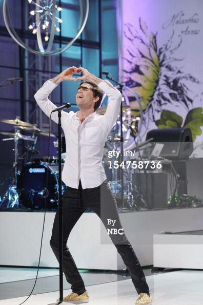 154758736-episode-4339-pictured-musical-guest-mika-gettyimages.jpg