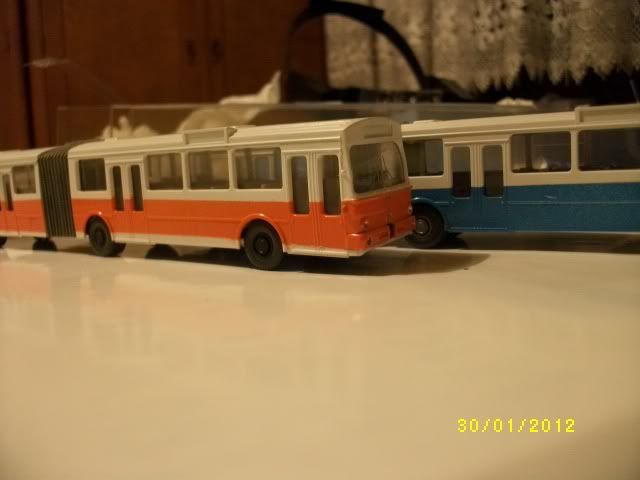 bus004.jpg
