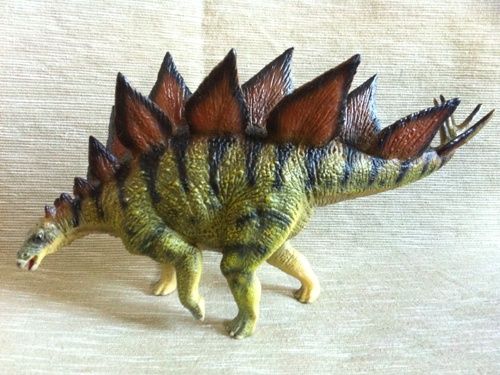 What does a Stegosaurus look like?