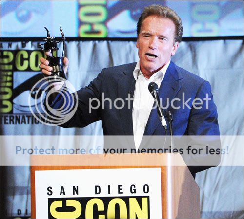 Arnold Schwarzenegger retires award at San Diego Comic-Con 2012
