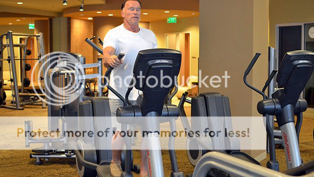Arnold Schwarzenegger in palestra nel dicembre 2012, si allena ancora a 65 anni